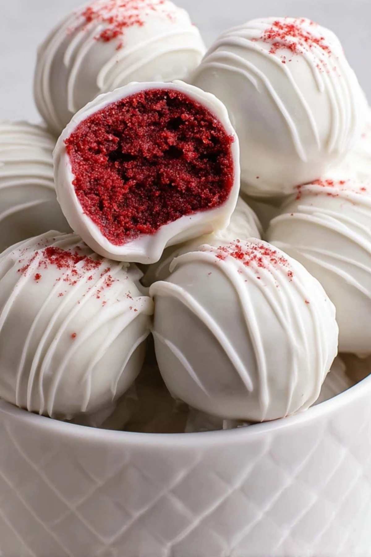 Red Velvet Cake Pops (1)