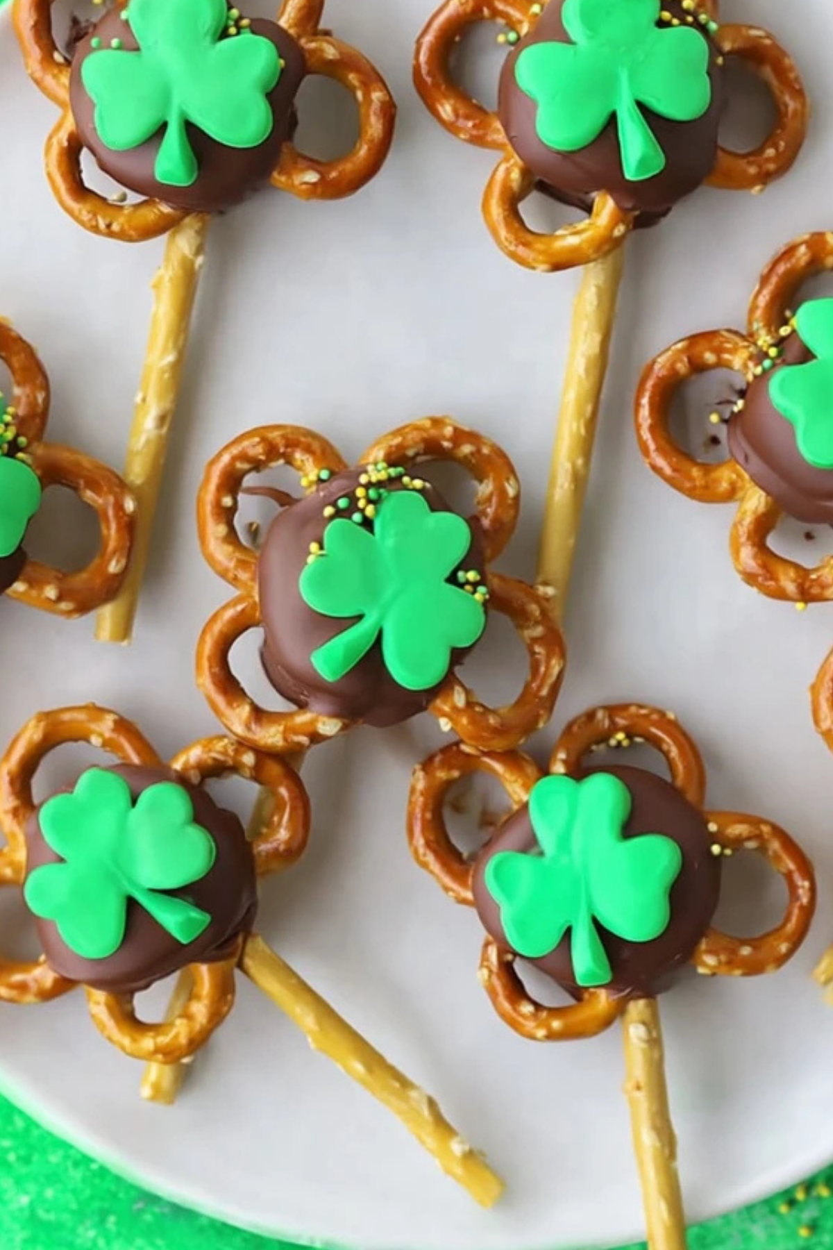 Shamrock Pretzel Pops